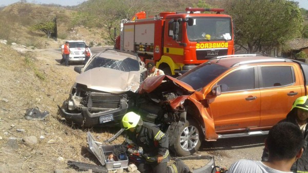 Hondureños se salvan de milagro en aparatoso accidente